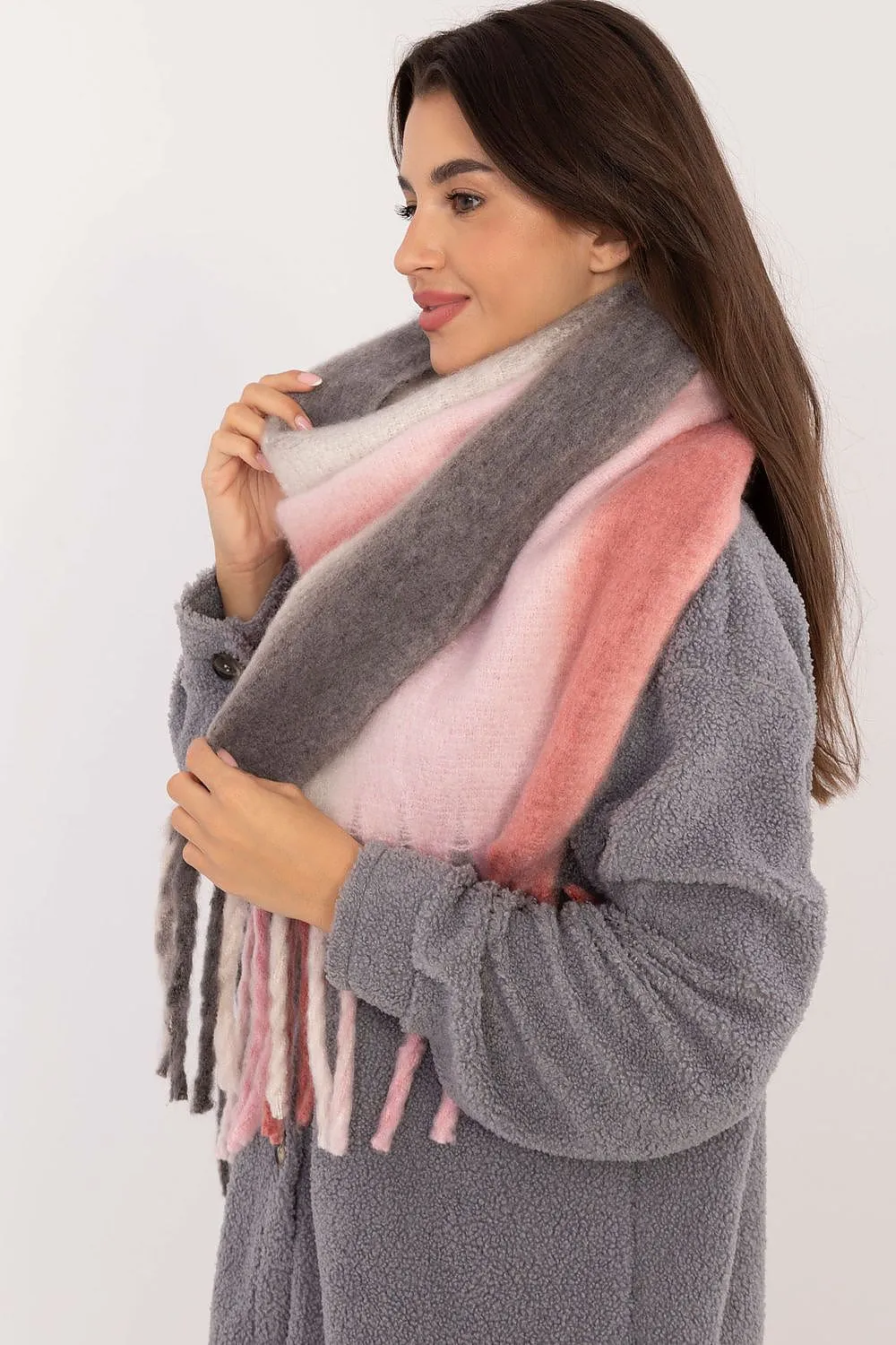 Shawl model 203185 AT