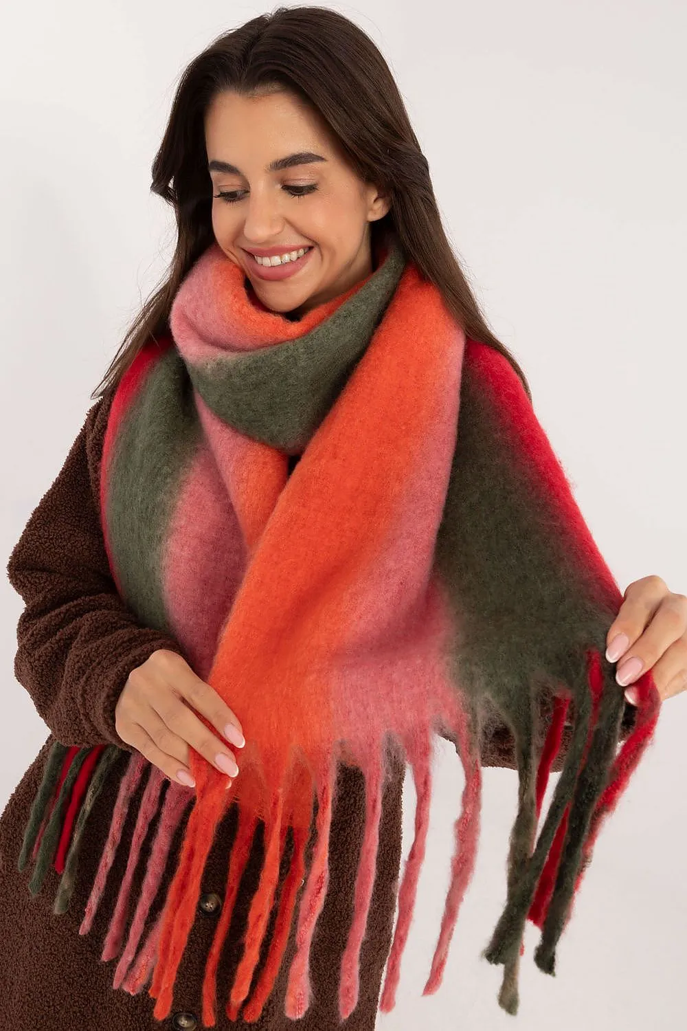 Shawl model 203185 AT