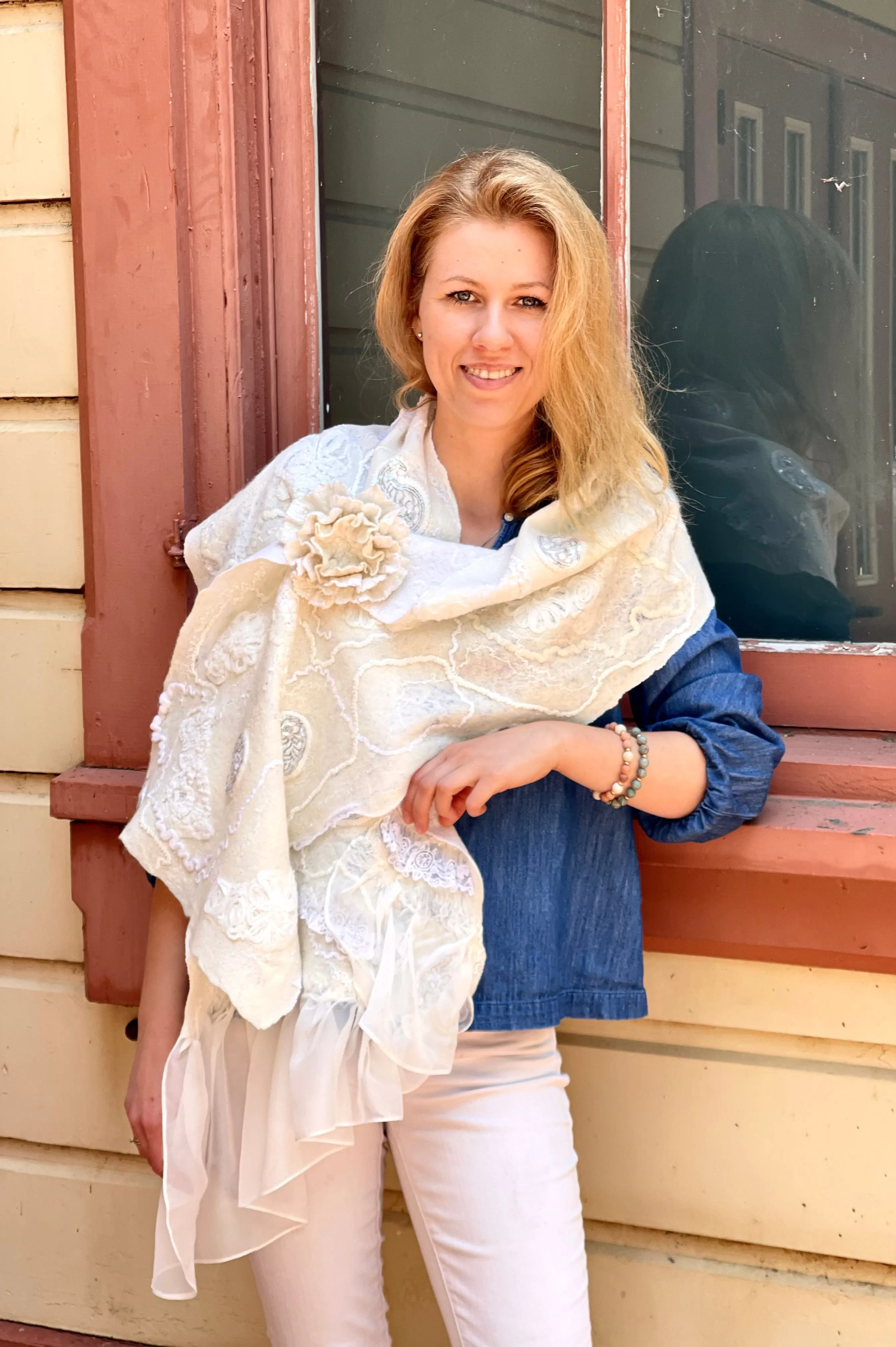 White Nunofelting Silk Scarf for Women, Hand Felt Shoulder Wrap, Nuno Felted Scarf, Wedding Textured Shawl, Felt Silk Scarf, Wool Scarf