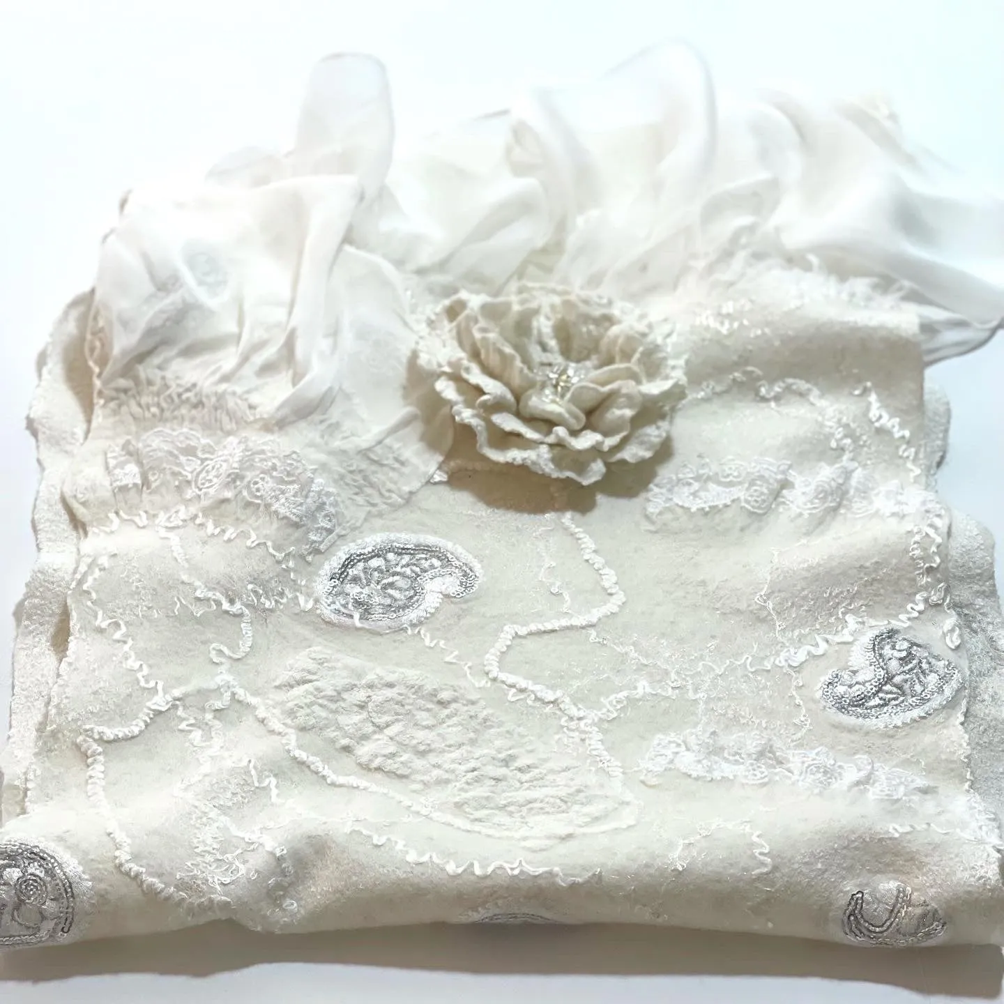 White Nunofelting Silk Scarf for Women, Hand Felt Shoulder Wrap, Nuno Felted Scarf, Wedding Textured Shawl, Felt Silk Scarf, Wool Scarf