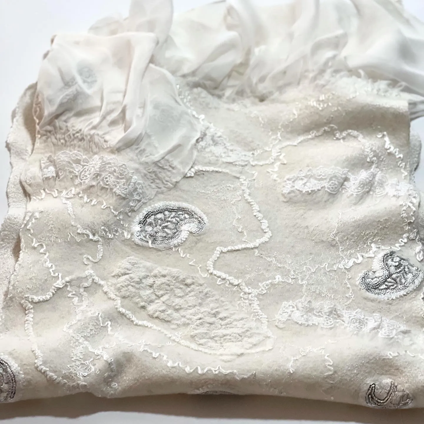 White Nunofelting Silk Scarf for Women, Hand Felt Shoulder Wrap, Nuno Felted Scarf, Wedding Textured Shawl, Felt Silk Scarf, Wool Scarf
