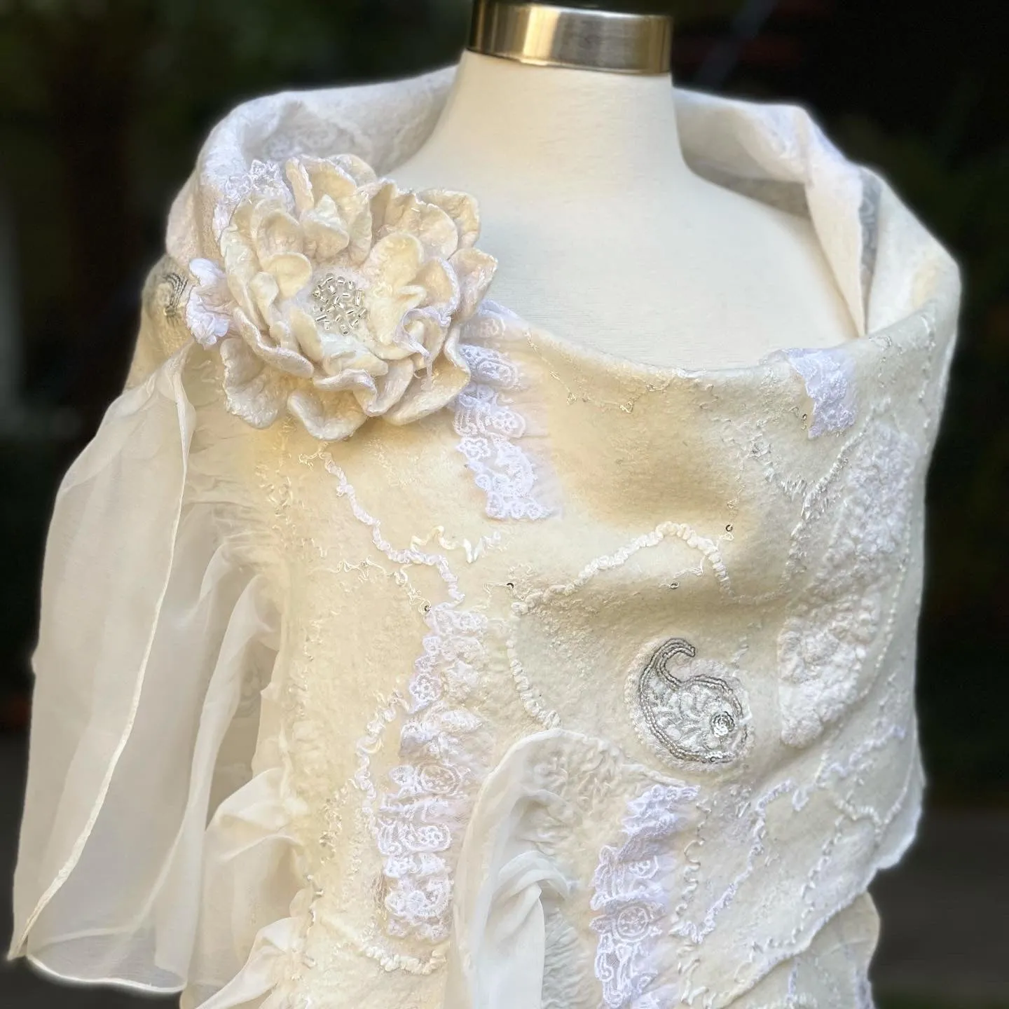 White Nunofelting Silk Scarf for Women, Hand Felt Shoulder Wrap, Nuno Felted Scarf, Wedding Textured Shawl, Felt Silk Scarf, Wool Scarf
