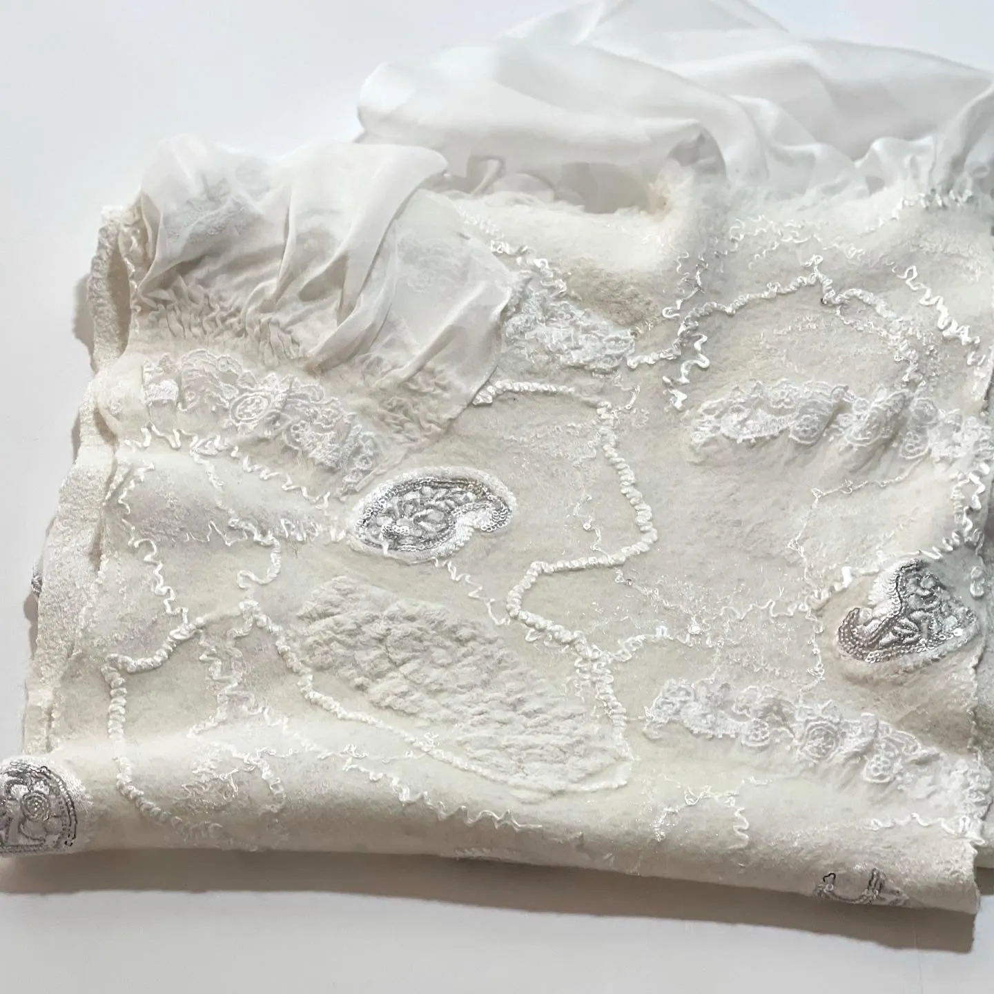 White Nunofelting Silk Scarf for Women, Hand Felt Shoulder Wrap, Nuno Felted Scarf, Wedding Textured Shawl, Felt Silk Scarf, Wool Scarf