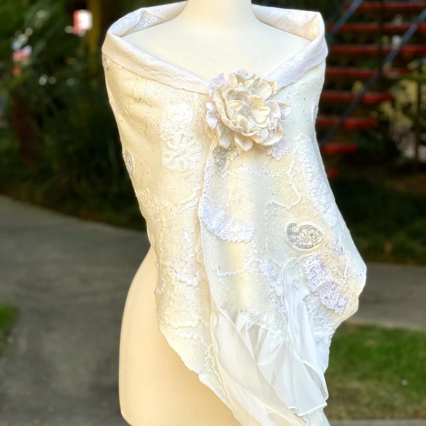 White Nunofelting Silk Scarf for Women, Hand Felt Shoulder Wrap, Nuno Felted Scarf, Wedding Textured Shawl, Felt Silk Scarf, Wool Scarf